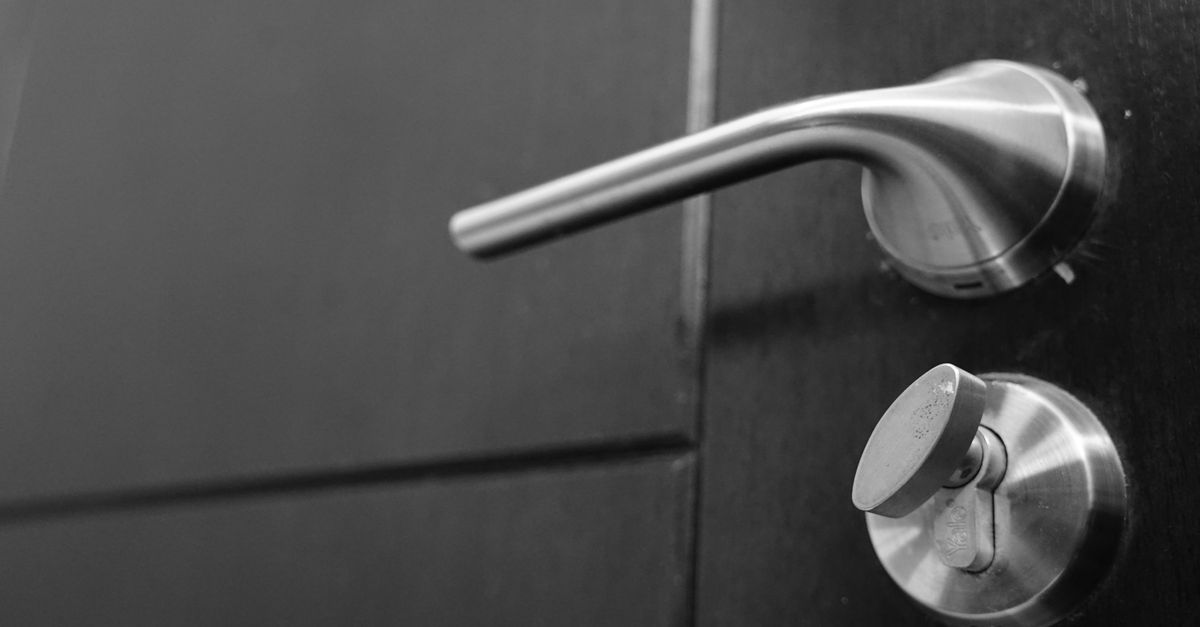 Signs Your Door Knob Lock Replacement Cannot Wait — Parkchester Locksmith Bronx Corp